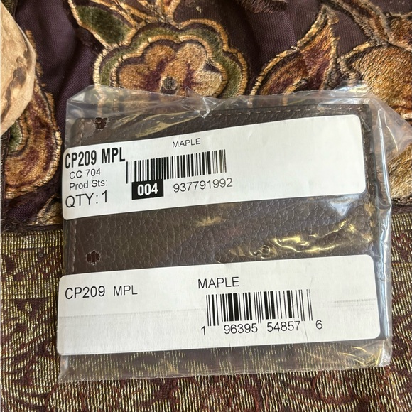 Authentic COACH Refined Pebbled Leather slim card case/ID - Picture 7 of 7